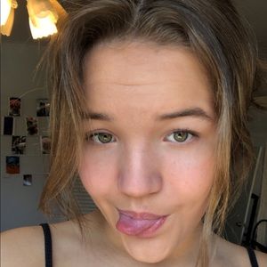 Meet your Posher, Olivia